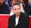 Ce petit défi, réalisable à domicile avec une simple chaise, se base sur la force, l'équilibre et la coordination.

Exclusif - Jimmy Mohamed - Enregistrement de l'émission Vivement dimanche au studio Rive Gauche, présentée par M.Drucker, diffusée le 07 septembre 2025 sur France 3.  © Guillaume Gaffiot / Bestimage