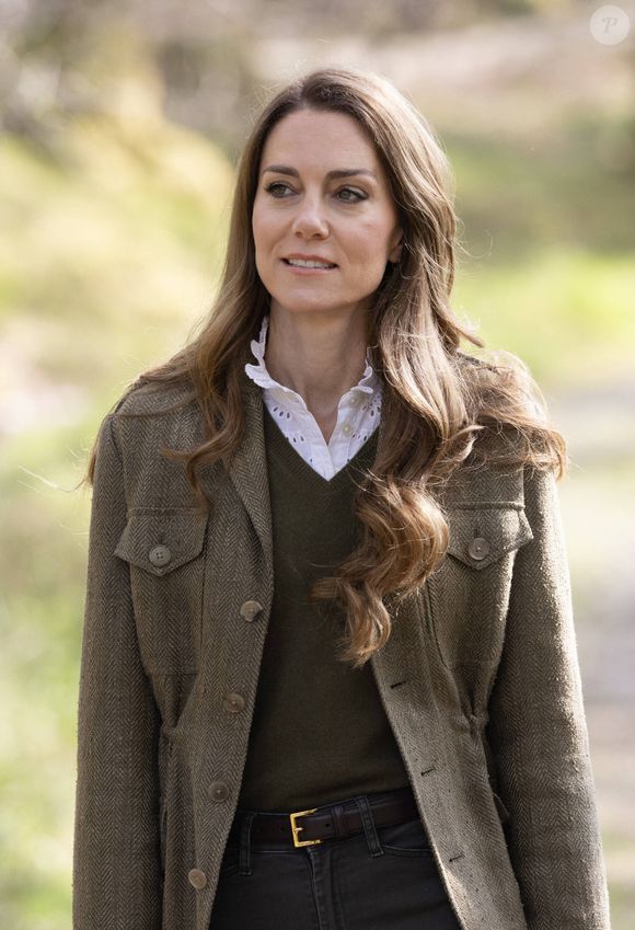 Chaque occasion permet de découvrir qu'elle semble aller de mieux en mieux.

Le prince William, prince de Galles, et Catherine (Kate) Middleton, princesse de Galles, visitent la forêt communautaire d'Ardura, en Ecosse, Royaume Uni, le 30 avril 2025. © Dana Press/Bestimage