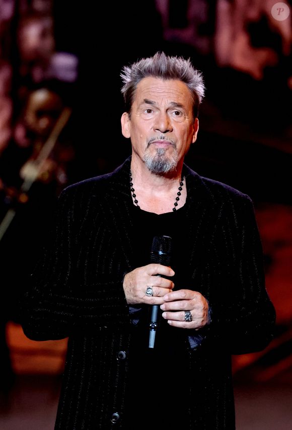 Exclusif - Florent Pagny lors surprises lors de l'enregistrement de l'émission "La chanson secrète N°14", présentée par N.Aliagas et diffusée le 26 décembre sur TF1, consacrée à Lara Fabian à Paris le 10 Décembre 2025 JACOVIDES-MOREAU / BESTIMAGE