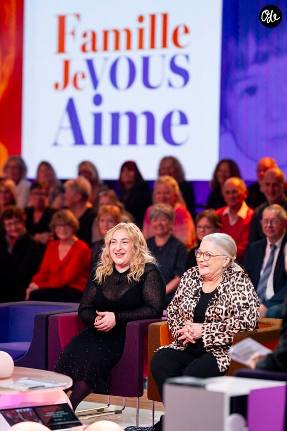 et de Marilou Berry

Exclusif - Marie Lou Berry, Josiane Balasko lors de l'enregistrement de l'émission "Famille je vous aime" présentée par M.Drucker et qui sera diffusée le 29 décembre sur France 3, au studio Rive gauche, à Paris, France, le 2 décembre 2025. © Gaffiot-Perusseau/Bestimage