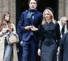 Antoine Arnault était d'ailleurs lui aussi présent
Exclusif - Antoine Arnault et sa femme Natalia Vodianova à la sortie de la messe hommage à Doris Brynner dans l'église Saint-Philippe-du-Roule à Paris le 4 juin 2025.
© Christophe Clovis / Bestimage