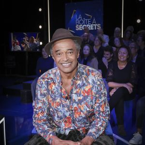 "Tous les gens autour de moi pensaient que j'étais en train de vivre ma meilleure vie, mais j'avais envie de me foutre en l'air... J'avais envie de partir", a confié l'artiste de 64 ans. A cette période-là, je marchais seul la nuit dans la rue à Paris, j'attendais qu'il n'y ait personne, je regardais la Seine et je me disais : 'Je me jette, j'en peux plus !'"

Exclusif - Yannick Noah - Enregistrement de l'émission "La boîte à secrets 13", présentée par F.Bollaert, et diffusée le 21 octobre sur France 3. © Jack Tribeca / Bestimage