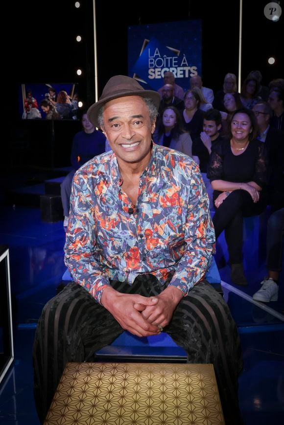 "Tous les gens autour de moi pensaient que j'étais en train de vivre ma meilleure vie, mais j'avais envie de me foutre en l'air... J'avais envie de partir", a confié l'artiste de 64 ans. A cette période-là, je marchais seul la nuit dans la rue à Paris, j'attendais qu'il n'y ait personne, je regardais la Seine et je me disais : 'Je me jette, j'en peux plus !'"

Exclusif - Yannick Noah - Enregistrement de l'émission "La boîte à secrets 13", présentée par F.Bollaert, et diffusée le 21 octobre sur France 3. © Jack Tribeca / Bestimage