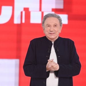 Il a entamé sa 28e saison de "Vivement Dimanche"
Exclusif - Michel Drucker - Enregistrement de l'émission Vivement dimanche spécial Céline Dion au studio Rive gauche, presentée par Michel Drucker . Diffusion sur France 3 le 06/09/2026.
