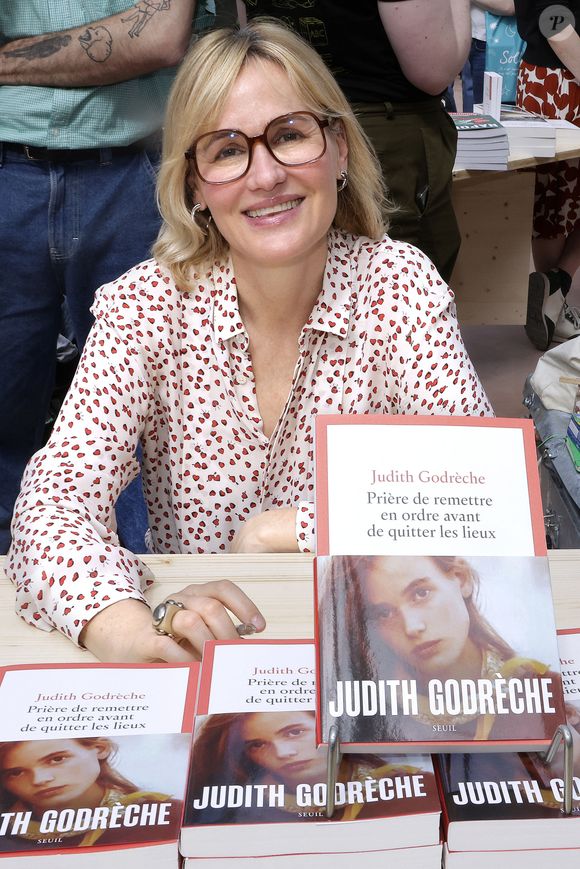 Judith Godreche lors du 5ème festival du Livre de Paris au Grand Palais à Paris, France, le 18 avril 2026. Les 17, 18 et 19 avril 2026, le Festival du livre de Paris célébrera les livres et la lecture, sous toutes ses formes, pour tous les publics. © Cédric Perrin/BestImage