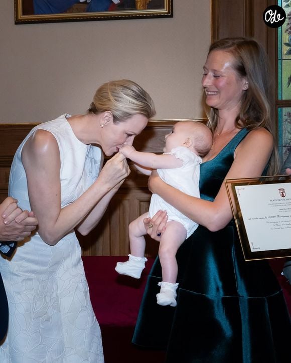 Anna Ella Carlevaris est née le 15 juin 2026.

Charlene de Monaco est allée à la rencontre de Anna Ella Carlevaris, la 10 000ème citoyenne de la Principauté. Capture d'écran Instagram