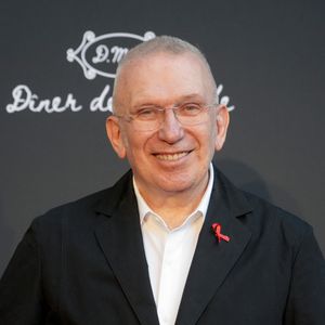 Sa pièce préférée est sa chambre, où il aime prendre son petit-déjeuner.

Jean-Paul Gaultier au dîner de la mode Sidaction 2026 au lycée Carnot à Paris le 9 juillet 2026.

© Anne-Sophie Guebey / Bestimage