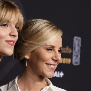 Ce documentaire s'intéresse au suicide de sa grand-mère maternelle, Bernadette, alors que sa fille Laurence Ferrari n'avait que 22 ans. 

Laurence Ferrari et sa fille Laëtitia Hugues - Photocall de la 44ème cérémonie des César à la salle Pleyel à Paris. Le 22 février 2019
© Borde-Jacovides / Bestimage