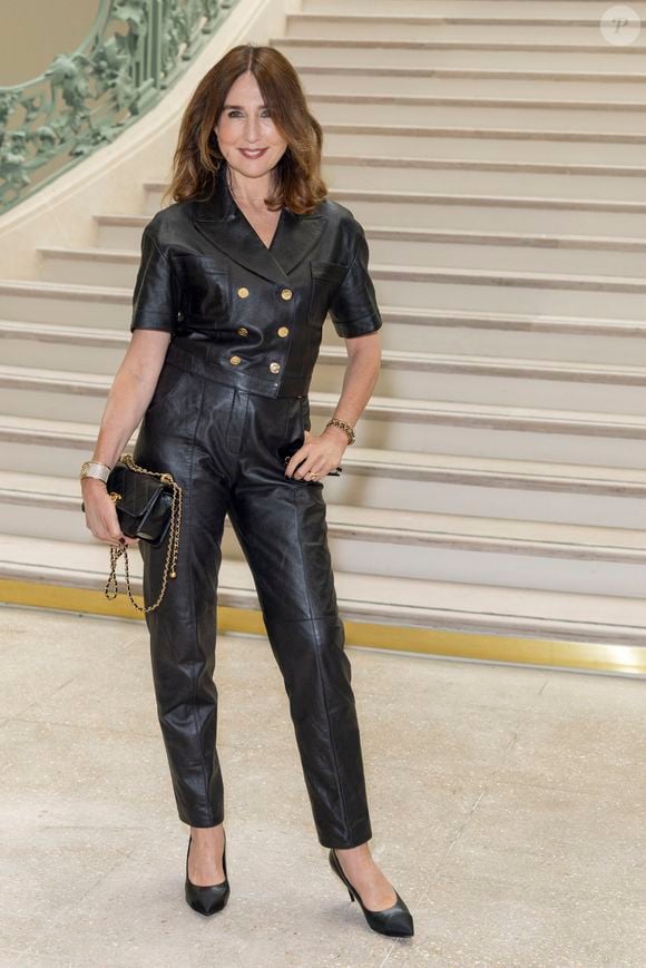 Elsa Zylberstein a fait forte impression dans un total look cuir, salué pour son audace. 

Elsa Zylberstein - Photocall du défilé Chanel "Collection Haute Couture Automne/Hiver 2025-2026" lors de la Fashion Week de Paris (PFW) le 8 juillet 2025. © Olivier Borde/Bestimage