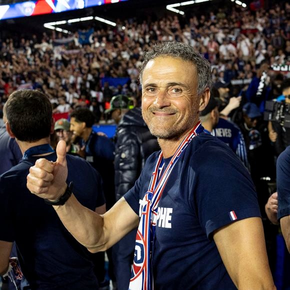 Luis Enrique - Les joueurs du PSG célèbrent leur titre de Champion d'Europe au Parc Des Princes à Paris, le 1er juin 2025.
© Cyril Moreau/Bestimage