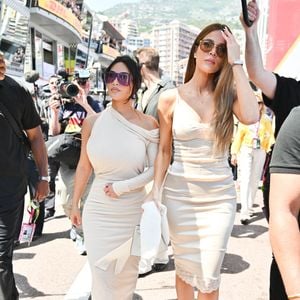 Monaco, Montecarlo : IPA85438779 - Monte Carlo, Grand Prix de Monaco de Formule 1 - Les célébrités regardent la course Sur la photo : Khloe Kardashian et Kim Kardashian © Manuele Mangiarotti/IPA via ZUMA Press/Bestimage