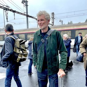 Denis Brogniart arrive à Brive-la-Gaillarde pour participer à la 43ème Foire du Livre (7 - 9 novembre 2025), le 7 novembre 2025. L'animateur y dédicacera son ouvrage, "Mes photos du bout du monde" (Ed. Flammarion).
© Fabien Faure / Bestimage