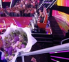 "C’est d’autant plus intéressant, parce qu’on peut s’investir encore plus quand on produit, forcément.", avait-elle également révélé à "TV Mag".

TF1 "The Voice" Karine Ferri avec Nikos Aliagas 4 octobre 2025