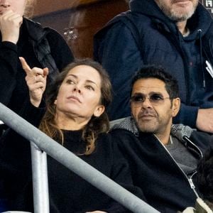 Jamel Debbouze et Mélissa Theuriau dans les tribunes du quart de finale de la Ligue des Nations de l'UEFA 2025, le 23 mars 2025. 

Photo : Cyril Moreau / Bestimage