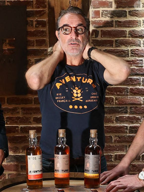 Exclusif - Jean Dujardin et ses trois partenaires, Antoine Gravouil, Olivier Carsoule et Éric Lafon, fondateurs de la distillerie Bordeaux Distilling Co, basée dans le quartier de Bacalan, lancent leur premier whisky, au nom évocateur : Aventure, à Bordeaux, France, le 1er octobre 2025. © Fabien Cottereau/Bestimage