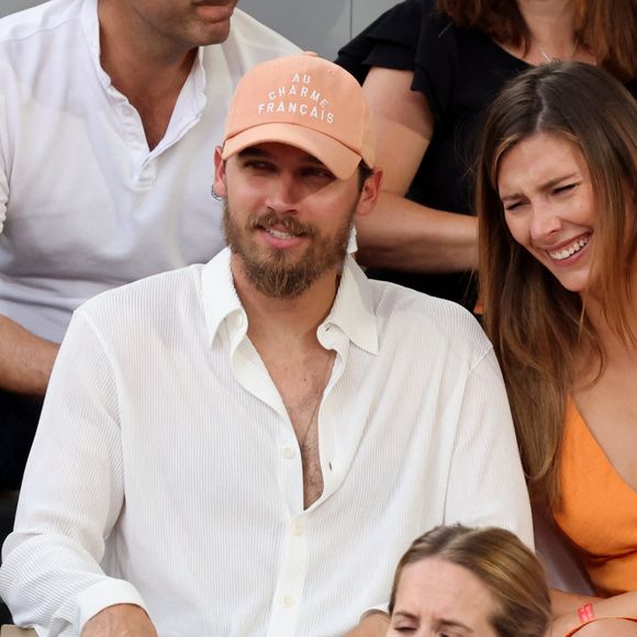 Outrée, l'ancienne Miss France raconte : "Aujourd'hui, je me suis fait arrêter par l'ASVP en Guadeloupe et ça m'a énervée."

Théo Fleury et sa compagne Camille Cerf, Miss France 2015 en tribune (jour 14) lors des Internationaux de France de Tennis de Roland Garros 2022 à Paris, France, le 4 juin 2022. © Dominique Jacovides/Bestimage