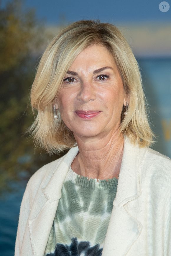 Michele Laroque lors de la première de Voleuses Netflix à Paris.
Photo : Denis Guignebourg / Bestimage