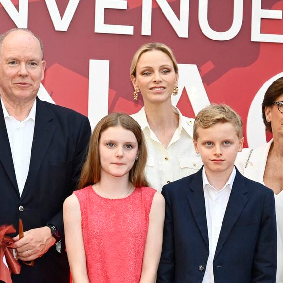 Le prince Albert II de Monaco, la princesse Charlène de Monaco, la princesse Gabriella de Monaco, comtesse de Carladès, et le prince Jacques de Monaco, marquis des Baux, assistent à l’inauguration de l’espace thématique consacré à la Principauté de Monaco à Europa-Park, à Rust, en Allemagne, le 29 juin 2026. © Dana Press/Bestimage