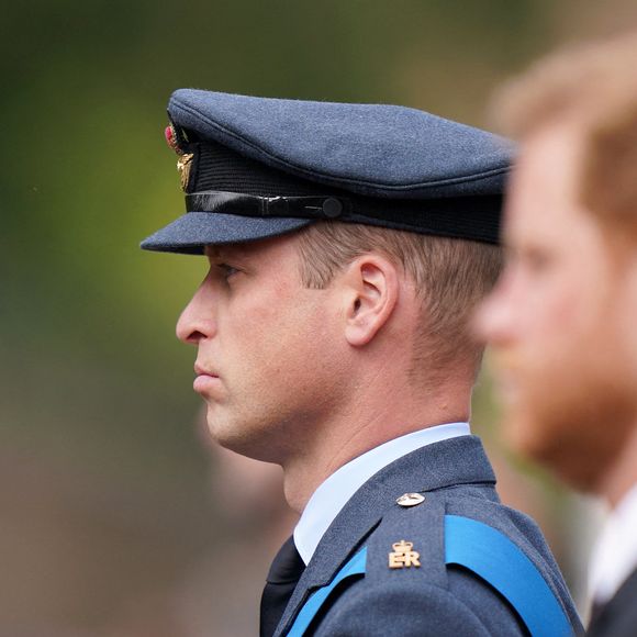 Kate Middleton essaye de son côté que les frères William et Harry recommencent à se parler. 

Le prince de Galles et le duc de Sussex, lors de la procession cérémonielle suivant ses funérailles nationales à l'abbaye de Westminster, à Londres.  Le 19 septembre 2022. Photo by Tim Goode/PA Photos/ABACAPRESS.COM
