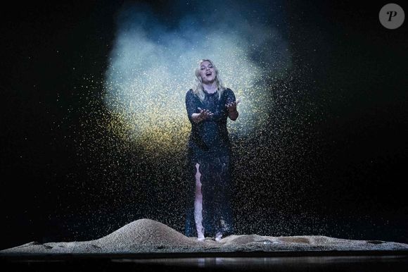 Anne Peichert alias Louane répète la chanson "Maman" lors de la dernière répétition pour la deuxième demi-finale du Concours Eurovision de la Chanson à Bâle, Suisse, le 15 mai 2025. Photo by Baden Roth/ZUMA Press Wire/ABACAPRESS.COM