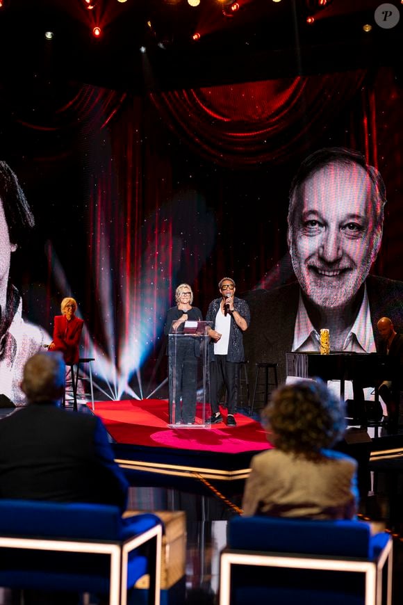 Exclusif - Sylvie Testud, Stéphanie Murat et JoeyStarr (Joey Starr) lors des surprises pour l'enregistrement de l'émission "La Boîte à secrets", présentée par F.Bollaert et diffusée le 26 septembre 2025 sur France 3, dans les studios du Lendit à Saint-Denis, Seine Saint-Denis, France, le 8 septembre 2025. © Pierre Perusseau/Bestimage