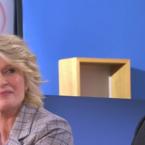 Nelson Monfort dans "C à vous" sur France 5 avec Sophie Davant, Fauve Hautot et Chris Marques.