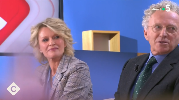 Nelson Monfort dans "C à vous" sur France 5 avec Sophie Davant, Fauve Hautot et Chris Marques.