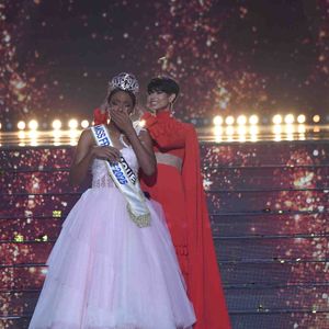 Mais ayant été plébiscitée par le jury, elle a ainsi terminé première du classement

Miss France 2025, sur TF1    Crédits : Pierre Billard/Sipa press via Bestimage