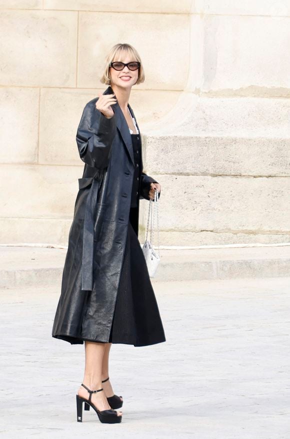 Angèle au défilé de mode féminine Chanel printemps-été 2025 lors de la Fashion Week de Paris, le 1er octobre 2024. 

Photo : Aubert-Clovis / Bestimage