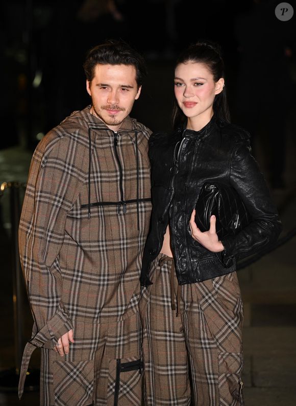 Seul absent notable à cette soirée importante : Brooklyn qui a visiblement snobé la fête. 

Brooklyn Beckham et Nicola Peltz à la Fashion Week de Londres 2025.