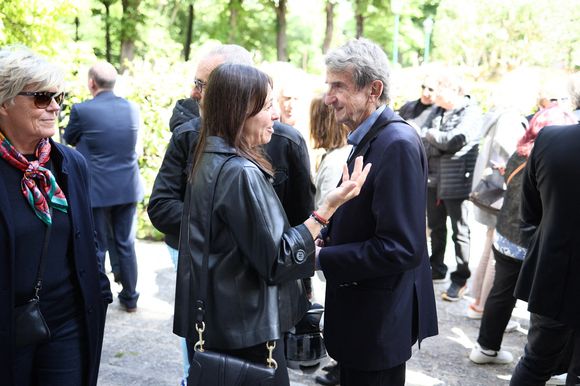 Sophie Le Saint et Philippe Rochot lors de la cérémonie d'enterrement de Daniel Bilalian à l'église Saint-Pierre de Neuilly-sur-Seine, près de Paris, France, le 22 mai 2025. Photo par Raphael Lafargue/ABACAPRESS.COM