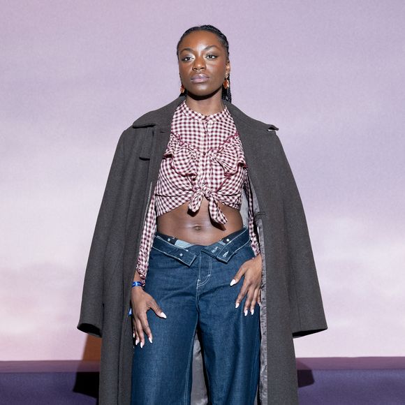 Sarah de la Star Academy 2025 - Photocall de l'avant-première mondiale parisienne de la saison 4 Netflix de "Bridgerton" au Palais Brongniart à Paris, France, le 14 janvier 2026. Photo par Cyril Moreau/Bestimage