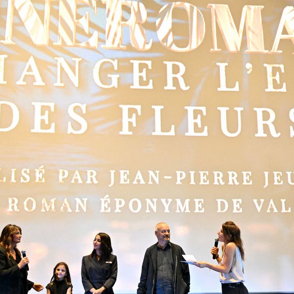 Valérie Perrin, Elodie Batard Gaultier, Leïla Bekhti, Jean-Pierre Jeunet ont présenté le film "Changer l'eau des fleurs" avec Nathalie Levy, la maîtresse de cérémonie, durant la soirée d'ouverture de la 8ème édition du Festival Ciné Roman au Cinéma Pathé Gare du Sud à Nice, le 28 septembre 2026. © Bruno Bebert - Dominique Jacovides / Bestimage