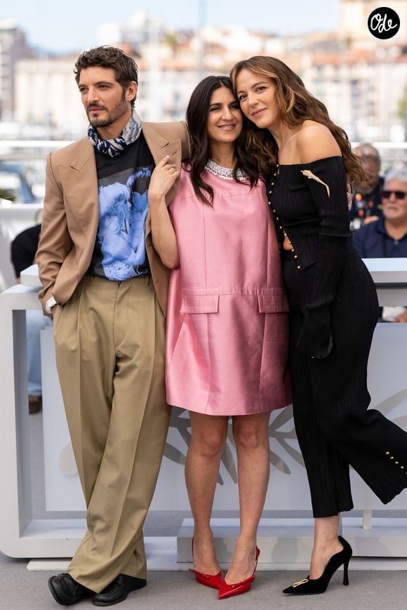 Niels Schneider, Géraldine Nakache et Monia Chokri au photocall du film "Si Tu Penses Bien" (Think Good)" lors du 79ème Festival International du Film de Cannes, France, le 16 mai 2026. © Jacovides-Moreau/Bestimage