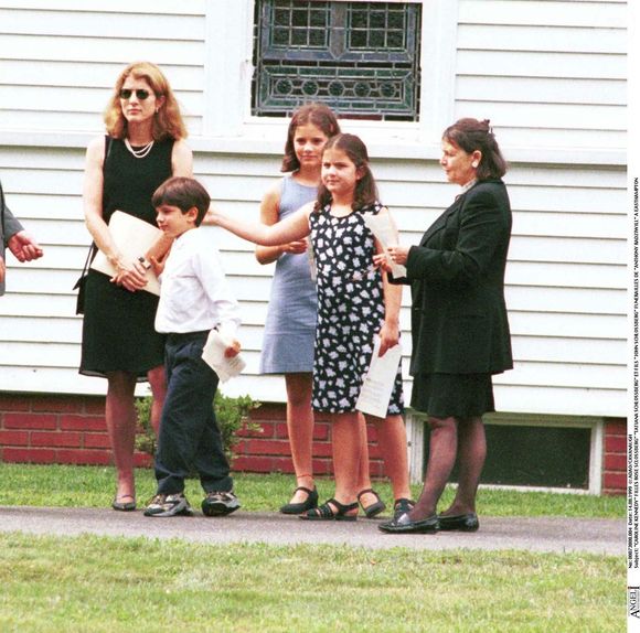 Caroline Kennedy et ses filles, Rose et Tatiana en 1999. AGENCE / BESTIMAGE