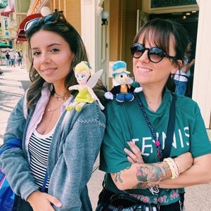 Alizée et sa fille Annily à Disneyland Paris.