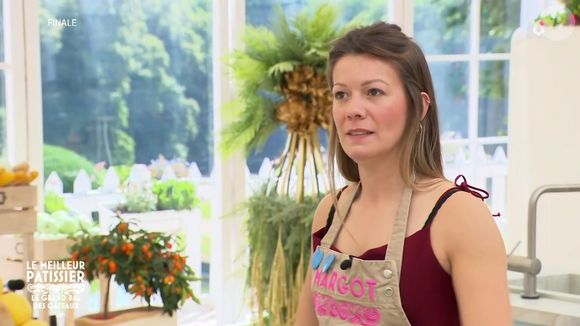 Pour l’ultime épreuve, Seb, Victoria et Margot ont dû réaliser une charlotte princière à l’ananas sous le regard de Christophe Michalak.

Margot lors de la finale du saison 14 du "Meilleur pâtissier", diffusée le 11 décembre 2025 sur M6.

Capture d'écran M6 / Le Meilleur pâtissier