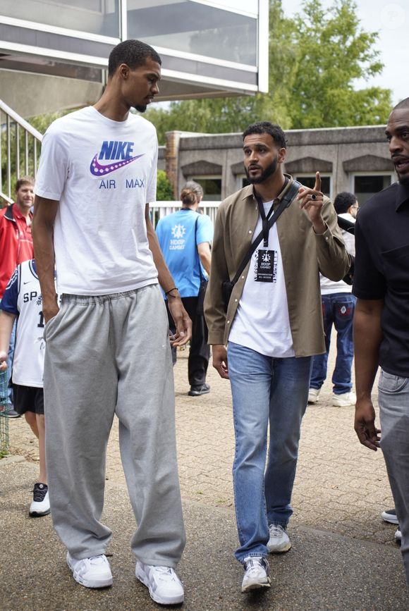 Victor Wembanyama lance la première édition de son tournoi baptisé "Hoop Gambit" mêlant basket-ball et jeu d'échecs au Chesnay-Rocquencourt le 20juillet 2025.
© Jack Bussat/Bestimage