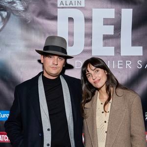 Exclusif - Alain-Fabien Delon et sa compagne Laura Bensadoun au photocall de la soirée Ciné-concert symphonique "Alain Delon, le dernier Samouraï" au Palais des congrès à Paris le 8 novembre 2024 le jour de son anniversaire.

© Jacovides / Moreau / Bestimage