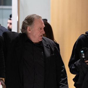 L'acteur français Gérard Depardieu et sa fille Roxane Depardieu sortent à la fin du deuxième jour du procès après son audience dans le cadre de son procès dans lequel il est accusé d'avoir abusé sexuellement de deux femmes lors d'un tournage en 2021, au tribunal correctionnel de Paris dans le palais de justice de Paris, France le 25 mars 2025. Photo par Raphael Lafargue/ABACAPRESS.COM