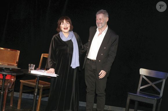 Judith Magre ( 99 ans le 20 novembre) et Eric Naulleau - Spectacle "Judith Magre dit Apollinaire" en duo avec Eric Naulleau au théâtre de poche-Montparnasse à Paris le 22 septembre 2025. © Cédric Perrin/Bestimage