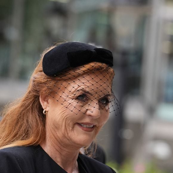Le contenu de mails envoyés par Sarah Ferguson à Jeffrey Epstein a été dévoilé.

Le prince Andrew et Sarah Ferguson (le duc et la duchesse d'York) arrivent à la cathédrale de Westminster à Londres, en Angleterre, le 16 septembre 2025, pour assister à la messe de requiem et aux obsèques de Katharine, duchesse de Kent. © PA Photo/ Bestimage