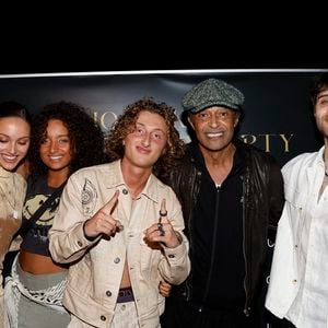 Son père vit majoritairement au Cameroun, sa sœur Yéléna à Hawaï et Joakim à Miami, ce qui complique leurs retrouvailles.
Exclusif - Prix spécial - No web - Jenaye, Eleejah, Joalukas Noah, son père Yannick Noah et Tomathy Stewart-Whyte (le frère de Jenaye et Eleejah) lors de la soirée d'anniversaire de Joalukas Noah, fils de Yannick Noah et Isabelle Camus, pour ses 18 ans à Paris le 10 juin 2022.
© Cyril Moreau / Bestimage