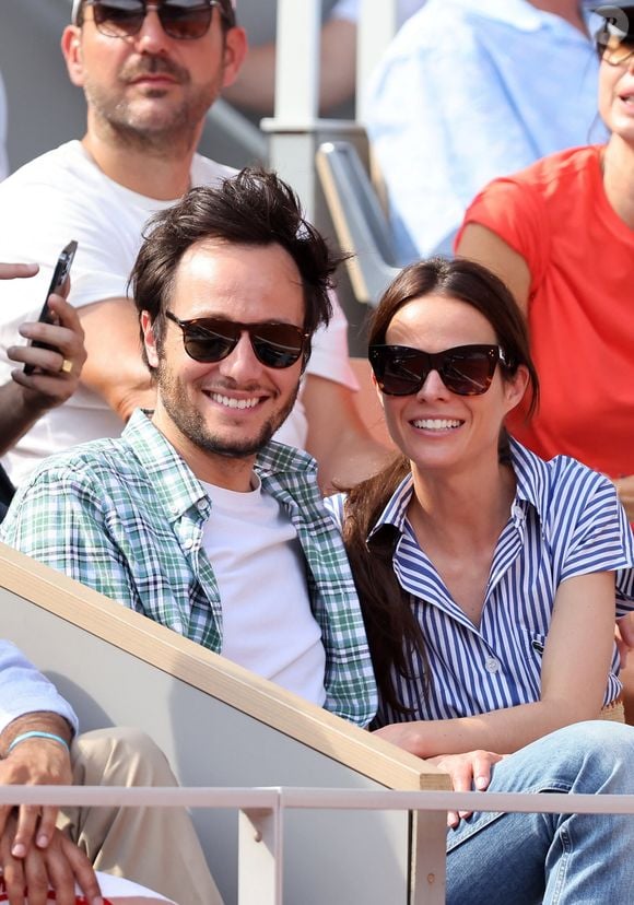 Le chanteur Vianney et sa femme Catherine Robert en tribunes lors des Internationaux de France de tennis de Roland Garros 2023, à Paris, France, le 9 juin 2023. © Jacovides-Moreau/Bestimage