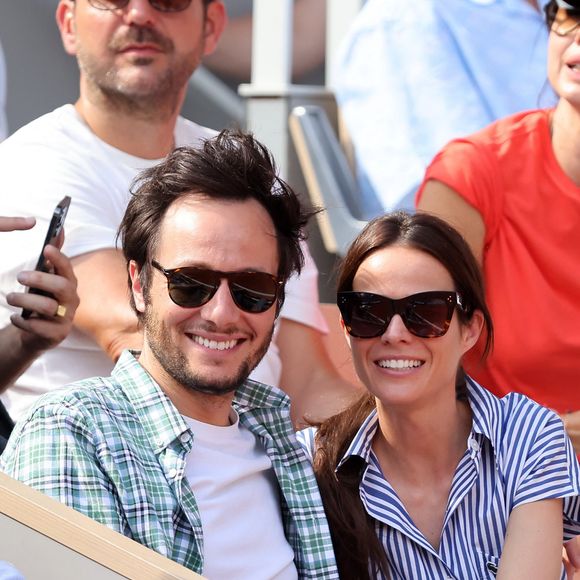 Le chanteur Vianney et sa femme Catherine Robert en tribunes lors des Internationaux de France de tennis de Roland Garros 2023, à Paris, France, le 9 juin 2023. © Jacovides-Moreau/Bestimage