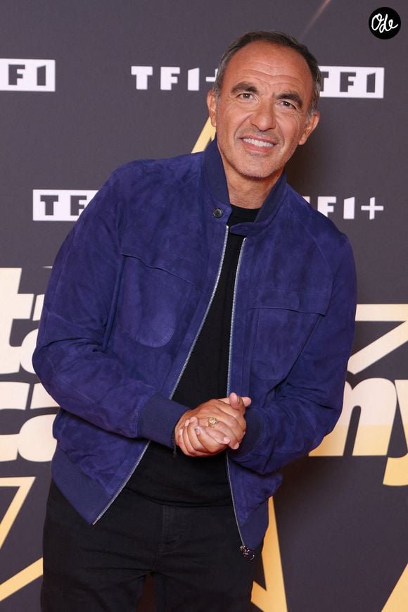 Nikos Aliagas participe à la séance photo de « Star Academy 2026 » aux locaux de TF1 à Paris, en France, le 23 septembre 2026. Photo de Jérôme Domine /ABACAPRESS.COM