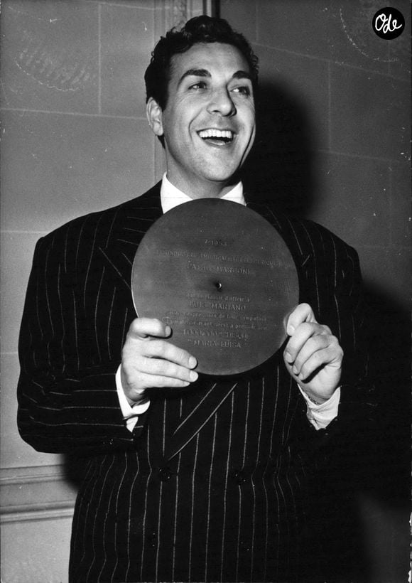 Luis Mariano le 12 décembre 1953.

© Keystone Press Agency/ZUMA Press Wire