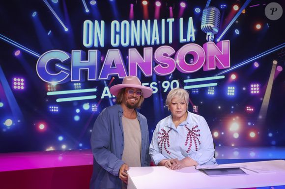 Exclusif - Yann Muller, Laurence Boccolini, lors de l'enregistrement de l'émission "On Connait La Chanson Années 90", présentée par L.Boccolini et diffusée le 19 mai 2026 sur W9, à Paris, France, le 8 avril 2026. © Jack Tribeca/Bestimage