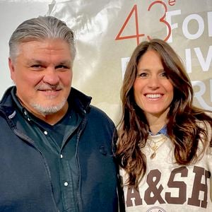 Avec sa nouvelle épouse Vanessa, il est à la tête de plusieurs entreprises spécialisées en acquisition, location et gestion de biens immobiliers...

David Douillet et sa femme Vanessa en dédicace à la 43ème Foire du Livre de Brive, le 8 novembre 2025. Crédit Fabien Faure / Bestimage