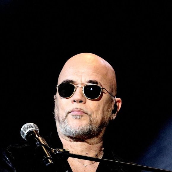 Pourtant, la productrice Pascale Le Berre a décidé de ne pas inviter Pascal Obispo à participer à l'album hommage.

Exclusif - Pascal Obispo à l'enregistrement de l'émission "La Chanson secrète 10", le 22 janvier 2022.

Photo : Jacovides-Moreau / Bestimage